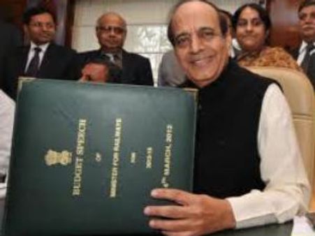 கட்டண உயர்வுக்கு மம்தா கடும் எதிர்ப்பு: ராஜினாமா செய்கிறார் ரயில்வே அமைச்சர் திரிவேதி?