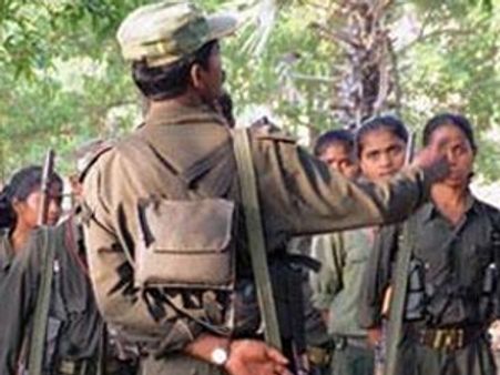 பழங்குடி பெண்கள் குளிப்பதை படம்பிடித்த இத்தாலியர்களை கடத்திய மாவோயிஸ்டுகள்!