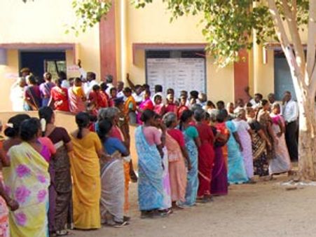 22 வாக்குச்சாவடிகளில் 7 மணி வரை நடந்த வாக்குப்பதிவு: மக்கள் பேரார்வத்துடன் வாக்களித்தனர்