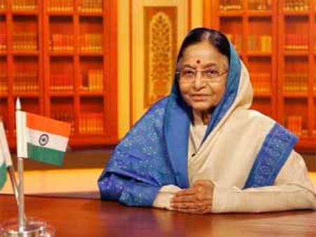 பிரதீபா பாட்டீல்.. 12 வெளிநாட்டு டூர், 22 நாடுகளில் பயணம், செலவு ரூ. 205 கோடி!