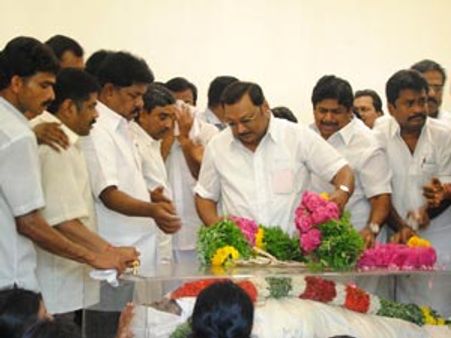 ராமஜெயம் உடலுக்கு அழகிரி, கனிமொழி, தயாநிதி கண்ணீர் அஞ்சலி!