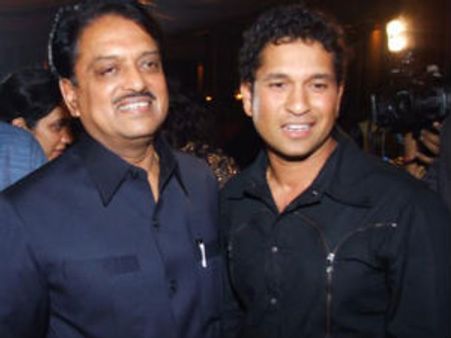 தனக்குத் தானே அரசு நிலத்தை 'ஒதுக்கி' கொண்ட மத்திய அமைச்சர்: சச்சினுக்கு பாரத் ரத்னா கோருகிறார்!