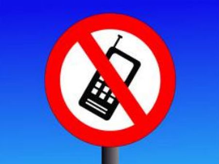 தமிழக சட்டசபைக்குள் எம்எல்ஏக்கள், நிருபர்கள் செல்போன் கொண்டு வர தடை: சபாநாயகர் உத்தரவு