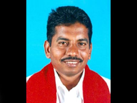 புதுக்கோட்டை: முத்துக்குமரன் மறைந்த சோகம் போவதற்குள் தேர்தல் களத்தில் குதித்த அதிமுக!