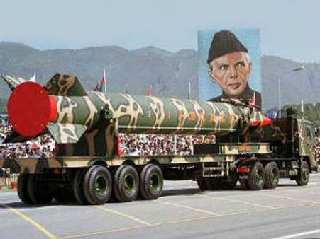 பாகிஸ்தானிடம் 90-110 அணு குண்டுகள்.. இந்தியாவிடம் 80 மட்டுமே!