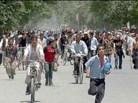 காபூலில் தலிபான்கள் வெறித் தாக்குதல்-16 பேர் பலி-இந்தியர்கள் பத்திரம்!