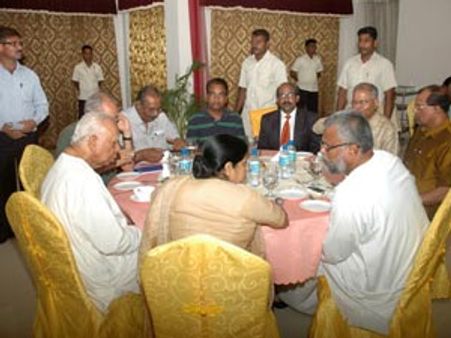 இந்தியத் தலைவர்களின் வாக்குறுதிகள் மீது நம்பிக்கையே இருந்தது இல்லை: அக்யூஸ்ட் டக்ளஸ்