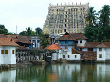 30 நாட்கள் கழித்து பத்மநாபசுவாமி கோவிலில் பொக்கிஷங்கள் கணக்கிடும் பணி மீண்டும் துவக்கம்