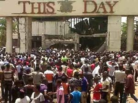 நைஜீரியாவில் நாளிதழ் அலுவலகங்கள் மீது தற்கொலைப் படை தாக்குதல்- 40 பேர் பலி