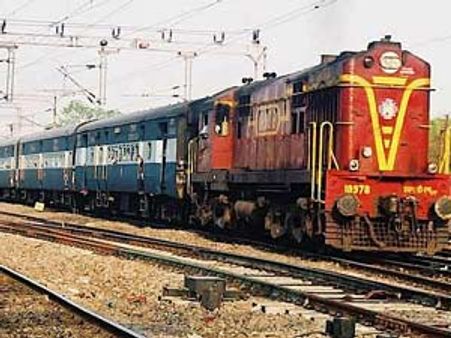 நாடு முழுவதும் இன்று முதல் ரயில்வே பிளாட்பார டிக்கெட் ரூ.5 ஆக உயர்வு