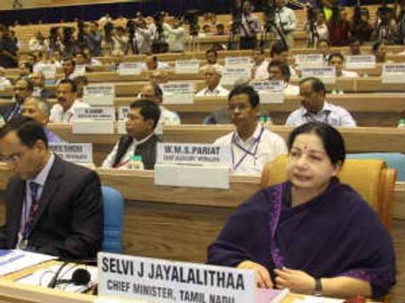 உள்துறை அமைச்சகம் காழ்ப்புணர்ச்சியோடு செயல்படுகிறது: டெல்லி மாநாட்டில் ஜெயலலிதா கடும் தாக்கு
