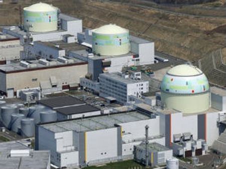 ஜப்பானின் கடைசி அணுமின் உலையும் மூடல்- மக்கள் கொண்டாட்டம்