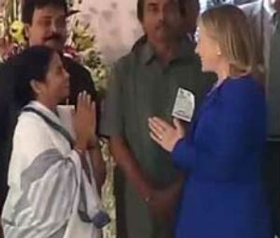 ''நமஸ்தே தீதி''... மமதாவுடன் ஹில்லாரி கிளிண்டன் சந்திப்பு-முக்கியப் பேச்சு!