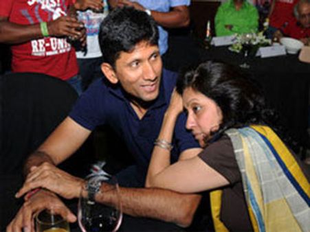 மனைவியோடு சேர்ந்து இன்ஸ்பெக்டருடன் மோதிய வெங்கடேஷ் பிரசாத்!