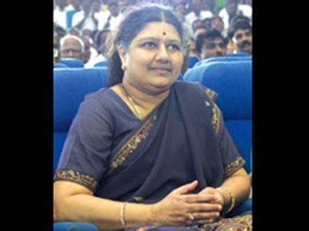 தஞ்சையில் உறவினர்கள் இல்ல விழா- வருவாரா சசிகலா?