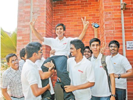 ஐ.ஐ.டி. நுழைவுத்தேர்வு முடிவுகள்: சென்னை மாணவர் வைஷாக் முதலிடம்!