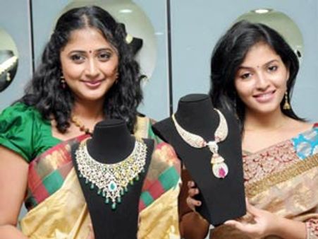 தங்கம் விலை கடும் உயர்வு - ஒரே நாளில் ரூ 592 அதிகரிப்பு