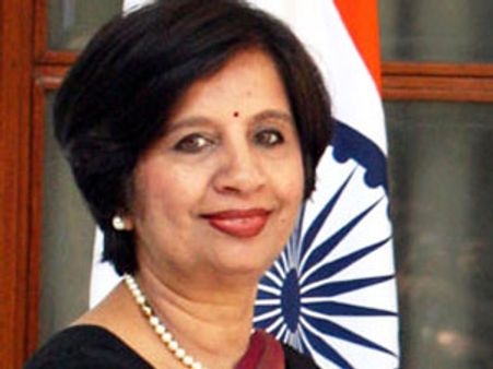 புதுவையில் நிருபமாராவுக்கு டாக்டர் பட்டம் வழங்க எதிர்ப்பு- கறுப்புக் கொடி ஆர்ப்பாட்டம்