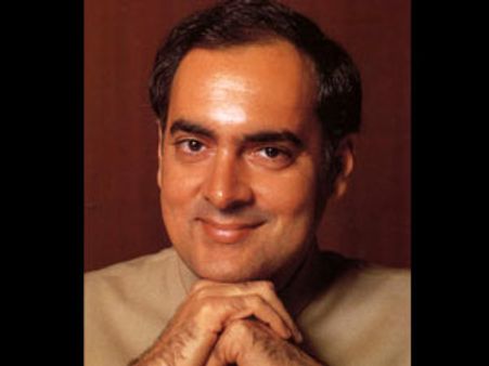 நேரு வந்தபோது பாத்ரூமுக்குள் ஓடி ஒளிந்த ராஜீவ் காந்தி!