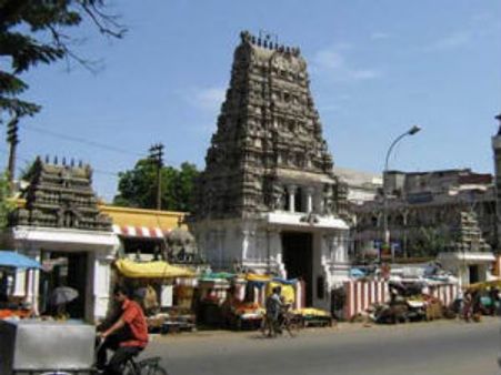 தமிழக வியாபாரியை யாழ்ப்பாணத்தில் கொடூரமாக தாக்கிய மர்ம கும்பல்!