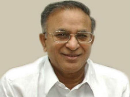 பெட்ரோல் விலையை உடனே உயர்த்த வேண்டும்: பெட்ரோலியத் துறை அமைச்சர்