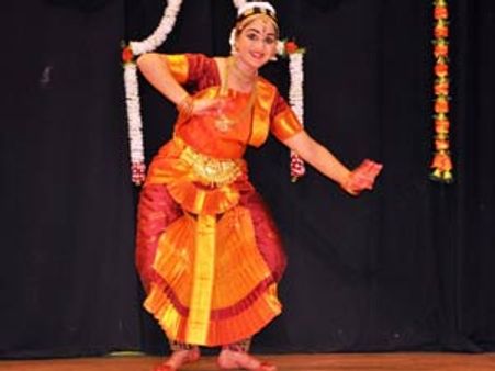 துபாயில் ந‌டந்த பூஜாவின் பரத நாட்டிய அரங்கேற்றம் 