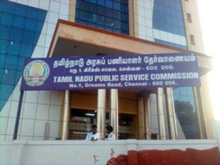 டி.என்.பி.எஸ்.சி. தேர்வுக்கு பணம் கட்ட வங்கிகளில் நிரம்பி வழியும் கூட்டம் 