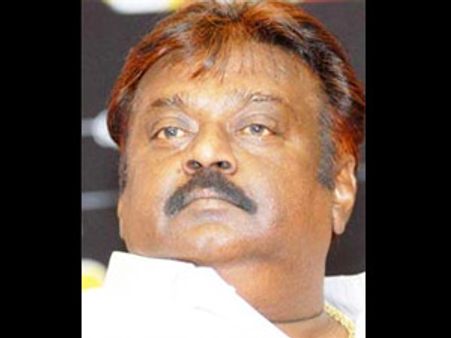 புதுக்கோட்டையில் தேமுதிக அலுவலகம் எரிப்பு- விஜயகாந்த் கடும் கண்டனம்!