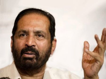 கல்மாடிக்கு எதிராக கருப்பு கொடி, தள்ளுமுள்ளு-புனேயில் பரபரப்பு