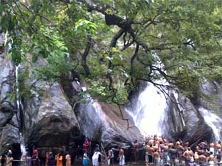 கண்ணாமூச்சியாடும் குற்றால சீசன்: வியாபாரிகள் கவலை
