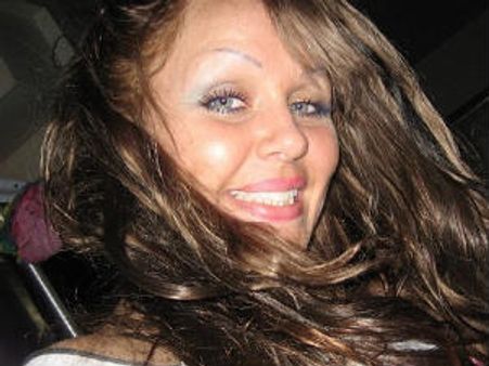 மகனுடன் செக்ஸ் வைத்து படமும் பிடித்த அமெரிக்கப் பெண்!