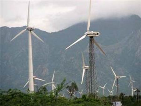 மின்கசிவால் ரூ.2 கோடி காற்றாலை எரிந்து நாசம்: மின் உற்பத்தி பாதிப்பு