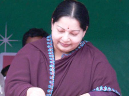 அரசு ஊழியர்களின் வீட்டுக் கடன் ரூ 25 லட்சமாக உயர்வு - ஜெ அறிவிப்பு