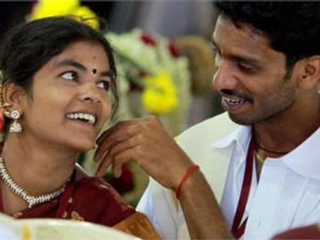 ஜெ. நடத்திய இலவச திருமணத்தில் திருமணமானவர்களுக்கும் திருமணம்; பழி அதிகாரிகள் மீது- கருணாநிதி