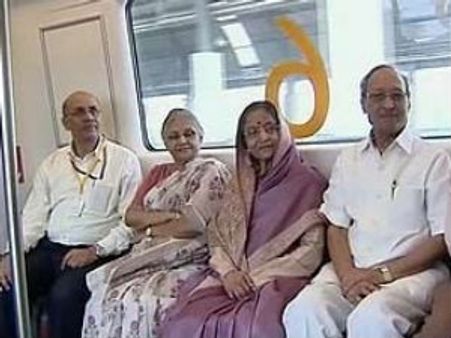 மெட்ரோ ரயிலில் சுற்றுலா போன பிரதீபா பாட்டீல்!