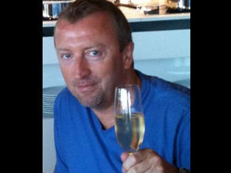 துபாயில் பெண்ணின் பின்பக்கத்தை கிள்ளியதற்கு 6 மாதம் ஜெயில்!