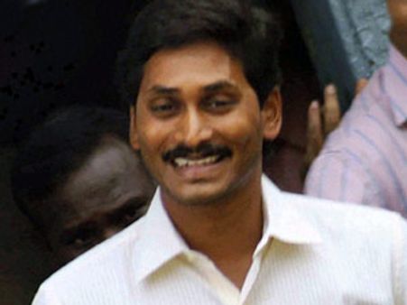 அட! குடியரசுத் தலைவர் தேர்தலில் பிரணாப் முகர்ஜியை ஆதரிக்கிறது ஜெகனின் ஒய்.எஸ்.ஆர். காங்கிரஸ்