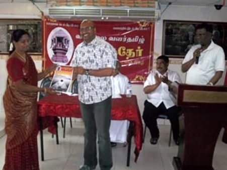துபாயில் வான‌லை வ‌ள‌ர்த‌மிழ் சார்பில் சிறப்பிதழ்கள் வெளியீடு