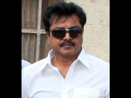 விஜயகாந்த்தை விட மாட்டேன், தேமுதிக ஜெயித்த தொகுதிக்கெல்லாம் போவேன்: சரத்குமார்