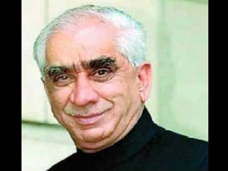 துணை ஜனாதிபதி தேர்தல்: பாஜக தலைவர்கள் புடைசூழ வேட்புமனுத் தாக்கல் செய்தார் ஜஷ்வந்த் சிங்