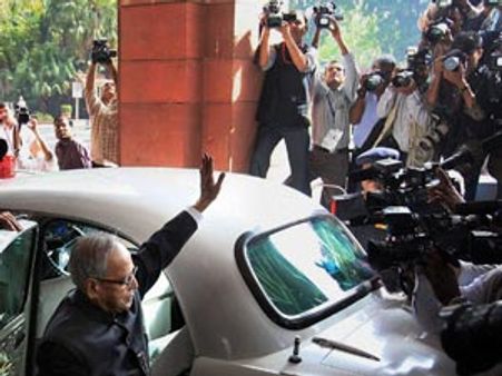 குடியரசுத் தலைவர் தேர்தல்: பிரணாப் முகர்ஜி அமோக வெற்றி- 25ம் தேதி பதவியேற்பு!