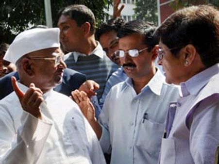 பிரணாபுக்கு எதிரான ஊழல் ஆதாரங்களை இன்று வெளியிடுமா ஹசாரே குழு?