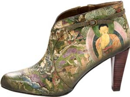 'ஷூ'வில் புத்தர் படம்: அமெரிக்க நிறுவனம் குசும்பு- திபெத்தியர்கள் ஆத்திரம்