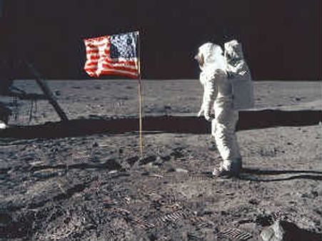 என்னுடைய சிறிய காலடி, மனித குலத்துக்கே ஒரு மாபெரும் தாவலாகும்...!