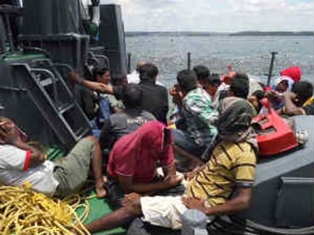 இலங்கையிலிருந்து ஆஸ்திரேலியாவுக்கு படகு மூலம் செல்ல முயற்சி: 74 தமிழர்- 24 சிங்களர் கைது