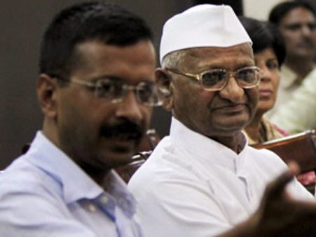 பிரதமரையும்,கத்காரியையும் நல்லா போட்டு வாங்குறீங்க கேஜ்ரிவால்...அன்னா பாராட்டு!!!