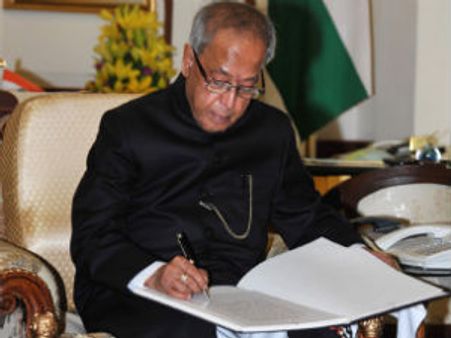 குடியரசுத் தலைவர் பிரணாப் முகர்ஜியிடன் 11 கருணை மனுக்கள் பெண்டிங்