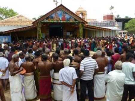 யாழ்ப்பாணம் மஹா கணபதிப் பிள்ளையார் கோவிலில் தீ மிதி திருவிழா