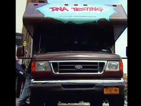 உங்க அப்பா யாருன்னு தெரியுமா? நியூயார்க்கில் நடமாடும் வாகனம்!