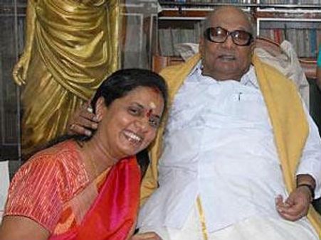 கருணாநிதி மகள் செல்வியின் மருமகன் மீதான புகார்: போலீஸ் விசாரணைக்கு உயர் நீதிமன்றம் உத்தரவு